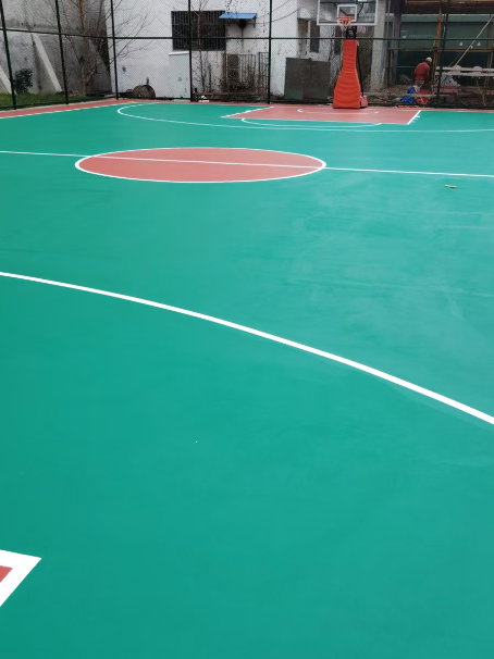 余干 球场长期使用易出现地面开裂